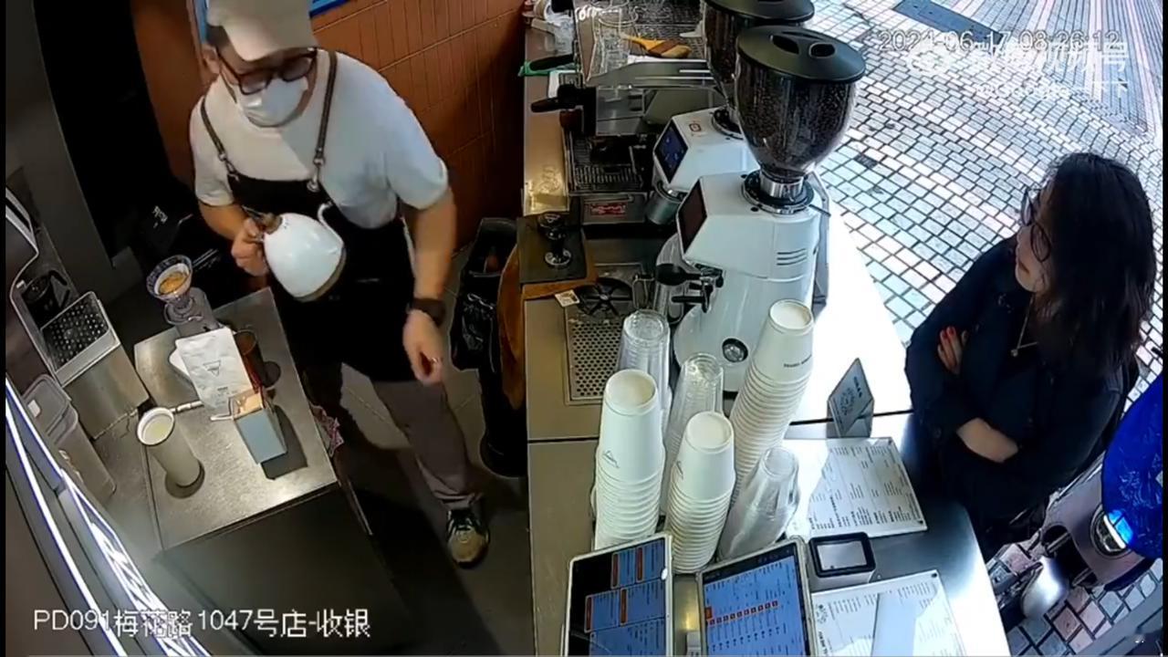这个Manner咖啡很好喝吗？怎么一下子三条热搜，而且我看了一下还不是同一件事情