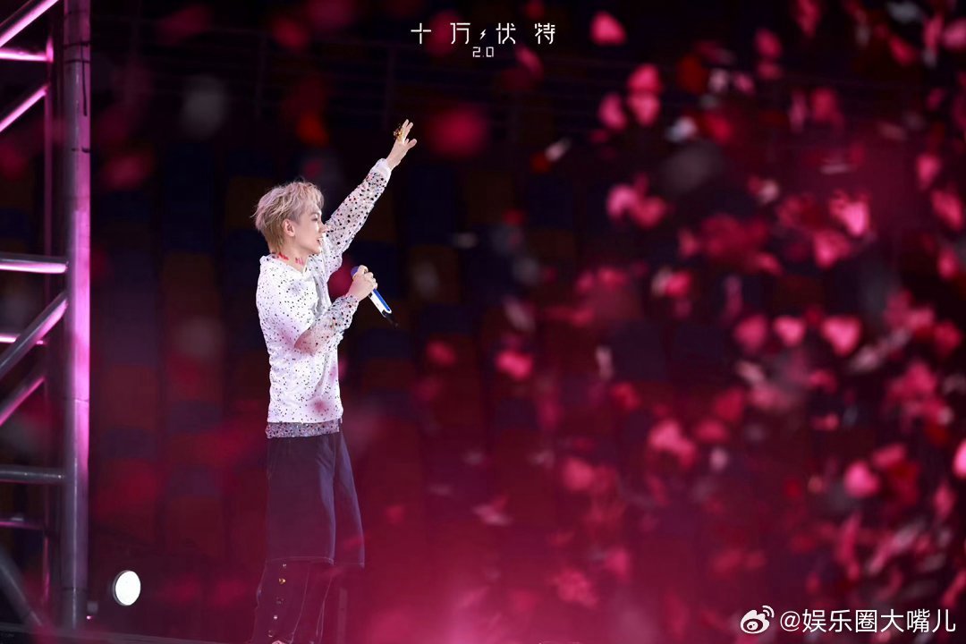 汪苏泷新加坡收官talking 从澳门站的过山车和从天而降的伞，到每一站的荧光棒