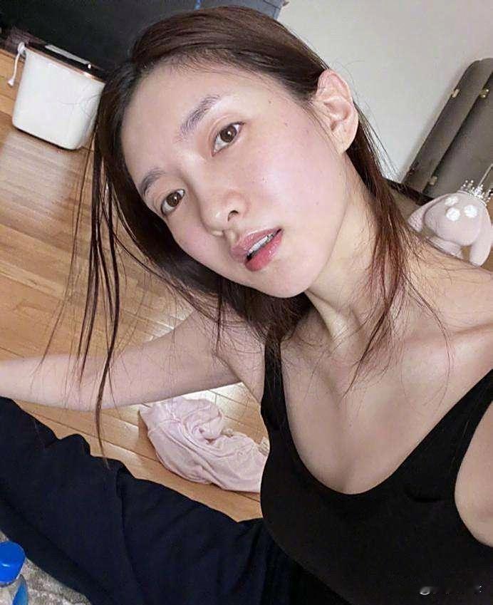 江疏影真的很勇，大方晒出傲人身材...[赞][赞]