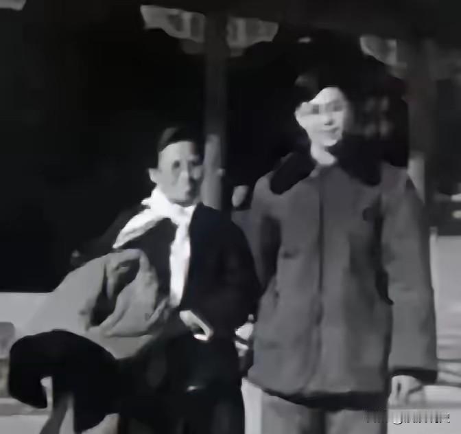 特务头子私自收养共党遗孤十六年，分别时烧掉唯一字条，他到底图什么？
 
这事发生