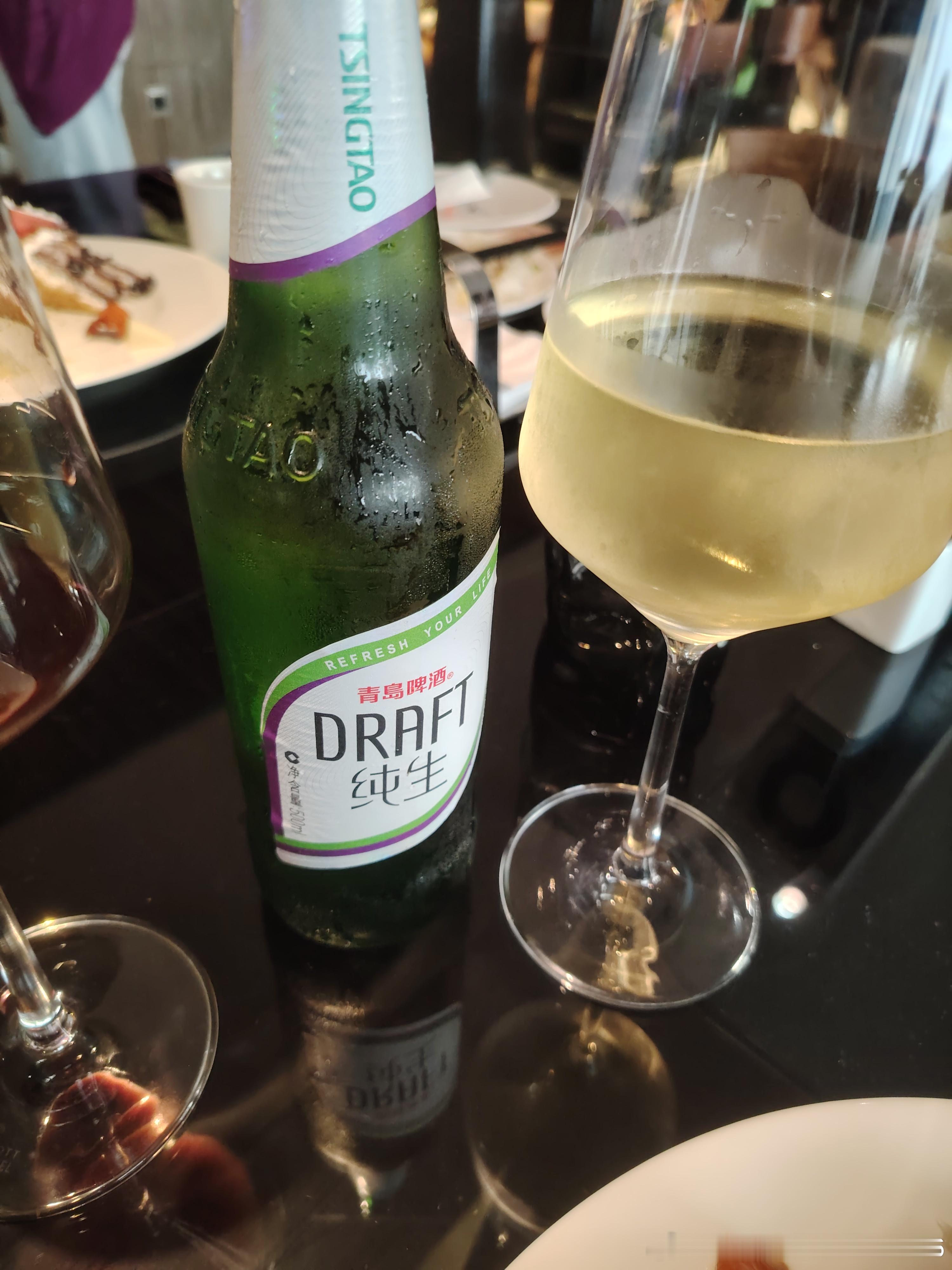 抵沈，开车有点累，晚上将就着酒店酒廊喝点解解乏。路上，俩朋友发信息祝我生日快乐，