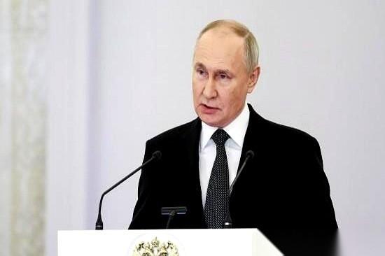 普京这是要把整个北极圈，搞成他们家的后花园。
很多人看不懂，说那冰天雪地的地方，