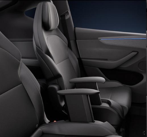 特斯拉ModelYL内饰图曝光在特斯拉8月18日官宣Model Y L车型即将登
