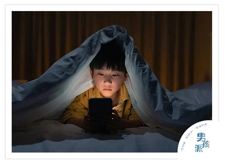 揭秘短视频魅力背后的秘密：你真的被"吃掉大脑"了吗？
近日，一篇名为《沉溺多巴胺
