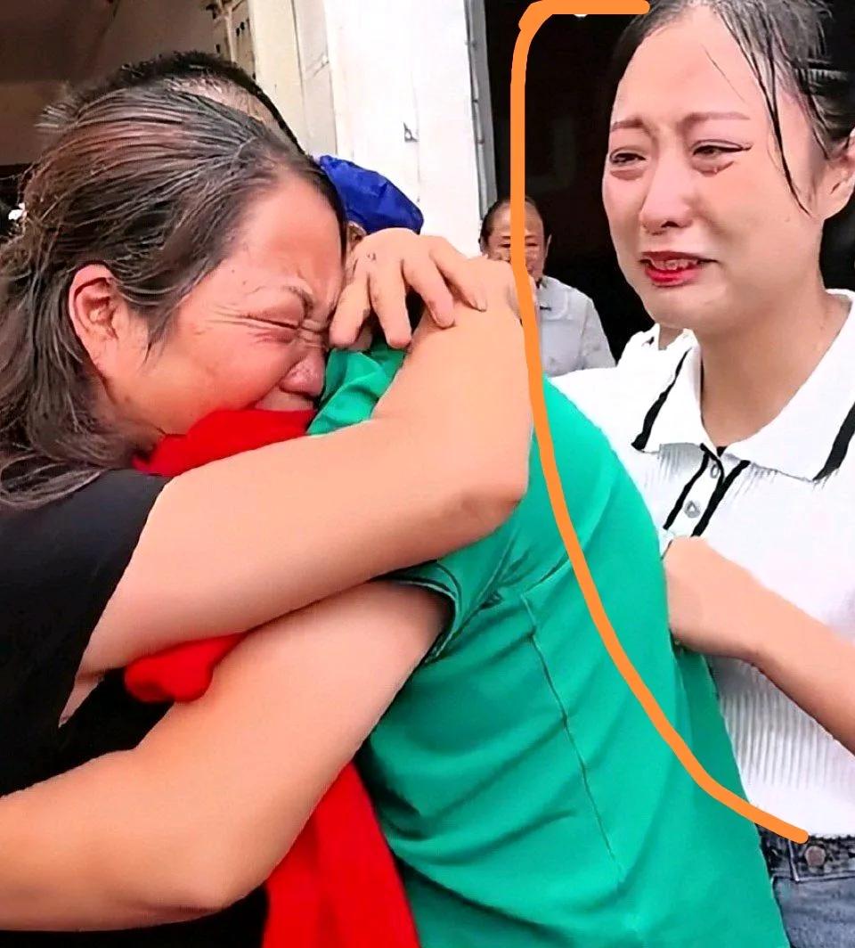 王晓举最牛的地方，不是他千万身家，而是他找媳妇的眼光，
他媳妇格局真大。
他寻根