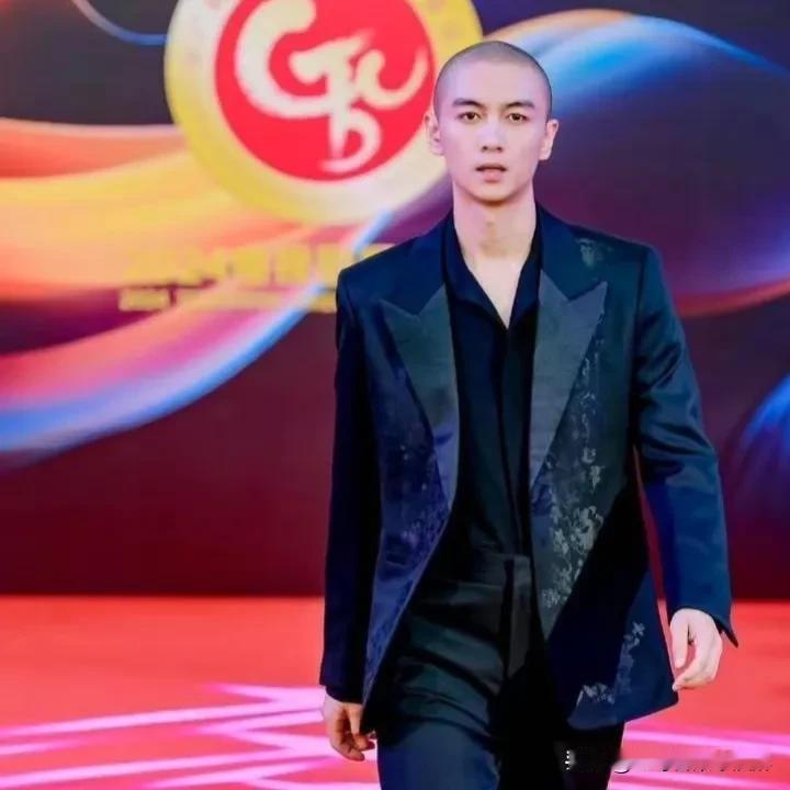 #陈晓被曝婚姻破裂后首次现身#
不得不说演员的心理素质还是强大，不管遇到多大的事