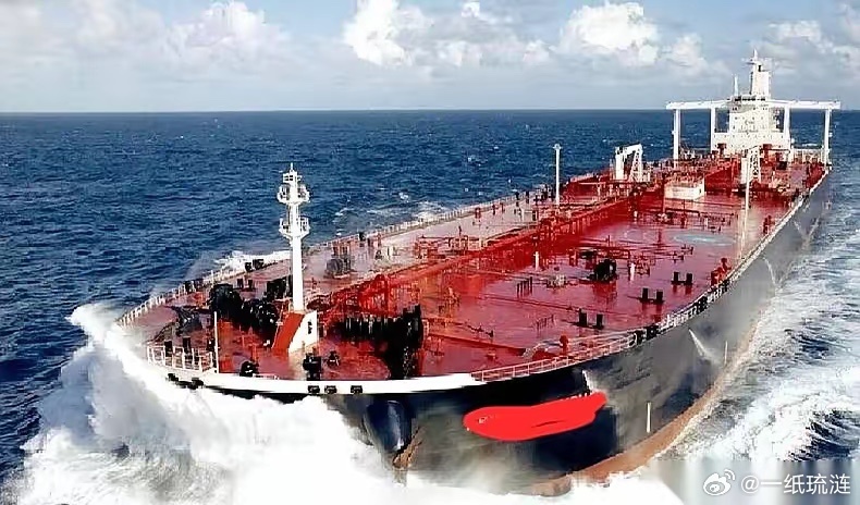 “船沉了！”霍尔木兹海峡，一声巨响震彻夜空。一艘挂着帕劳旗的油轮，被直接击中，此