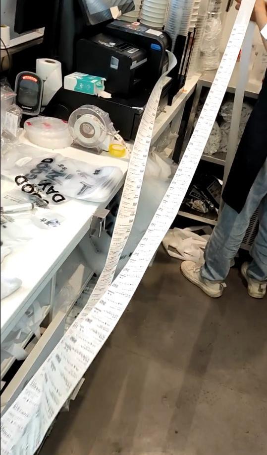 #古茗员工没事哒没事哒# 促销背后故事多，店员分享笑不停，古茗大促福利满，爆单也