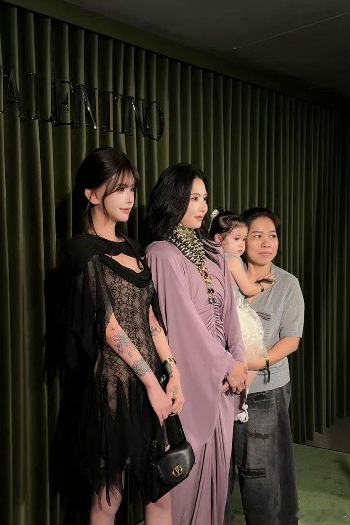 张柏芝韩安冉合照张柏芝与韩安冉母女合照张柏芝与韩安冉母女合照，张柏芝的美，不仅经