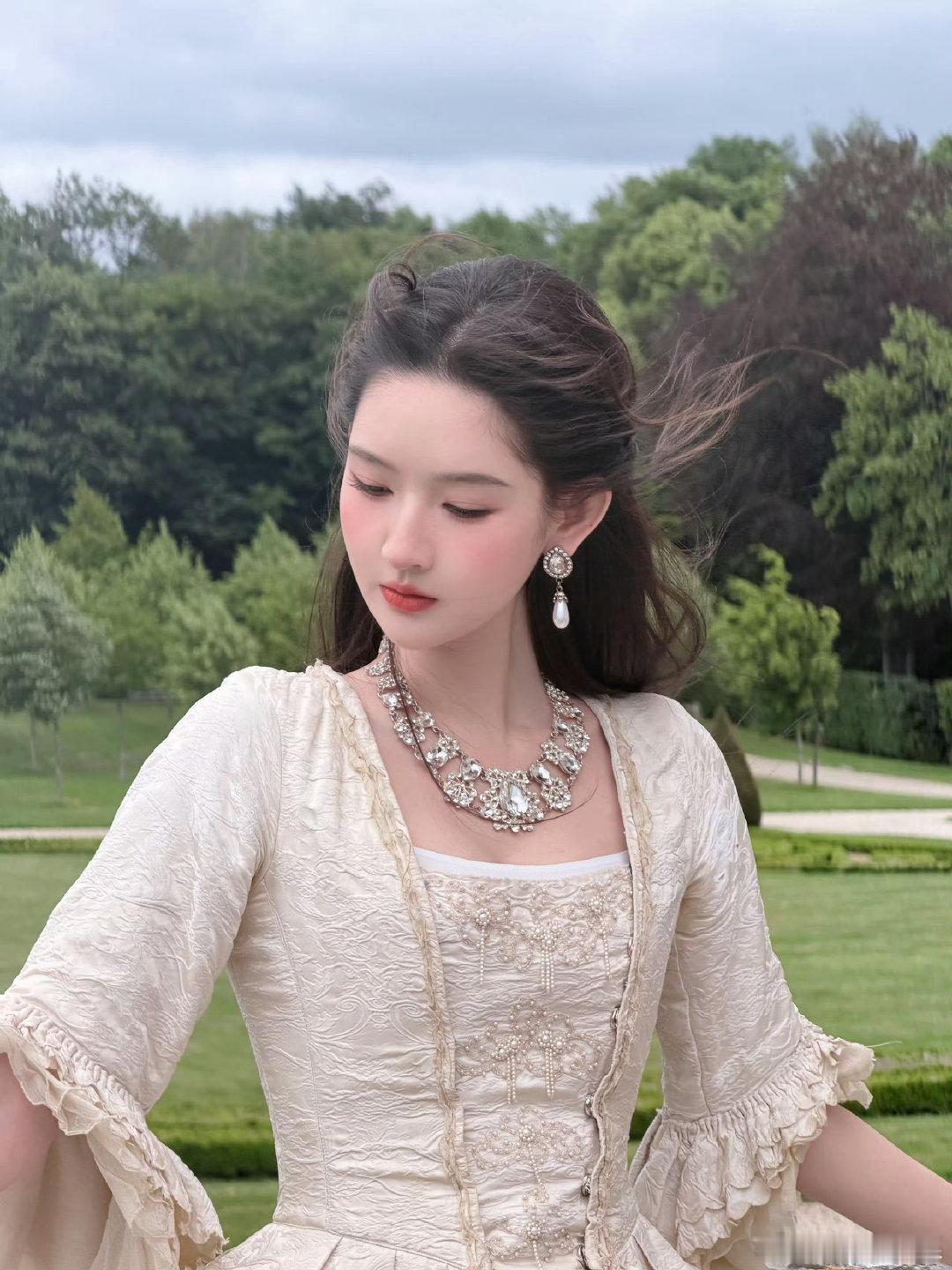 王玉雯在庄园当公主王玉雯今天不扒蒜啦在庄园当公主王玉雯在庄园当公主 