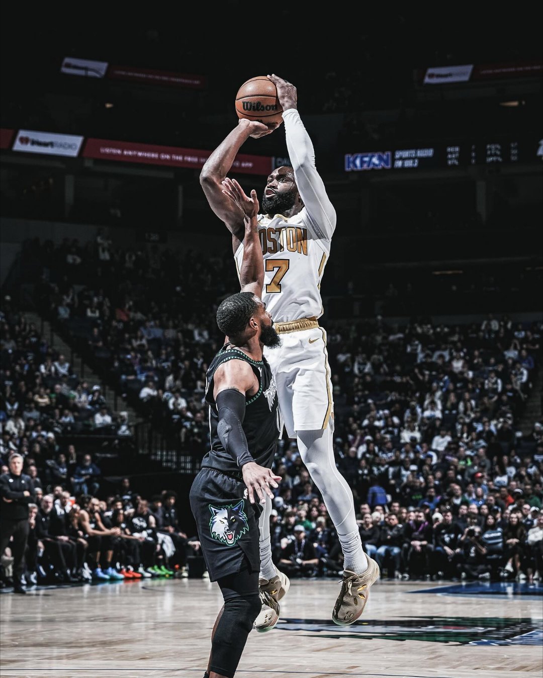 马祖拉：“必须要赞扬杰伦的组织进攻，他在保持得分效率的同时也在帮助队友提升表现，