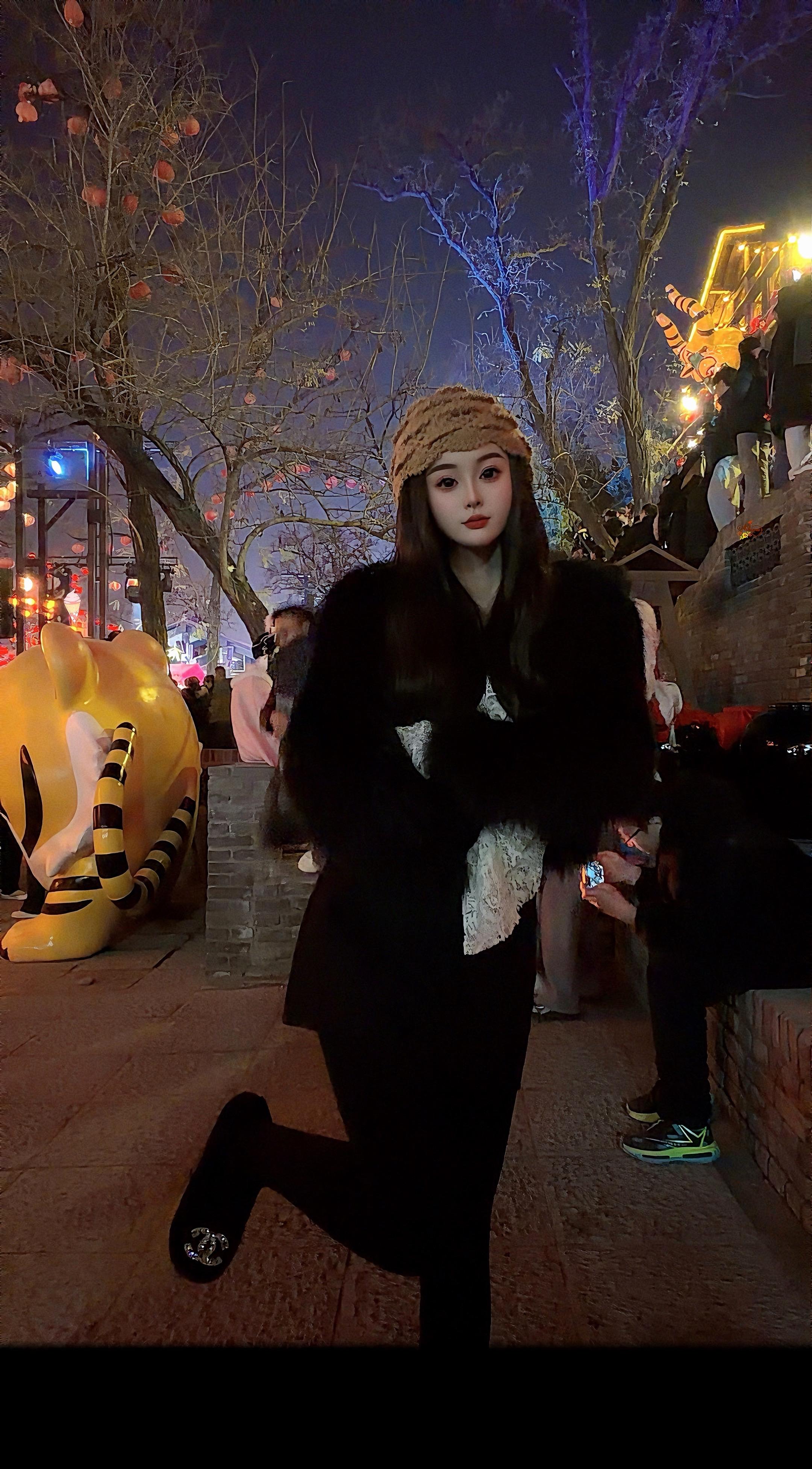 我自给自足，又不是谁的负担，所以我过什么生活都受之无愧