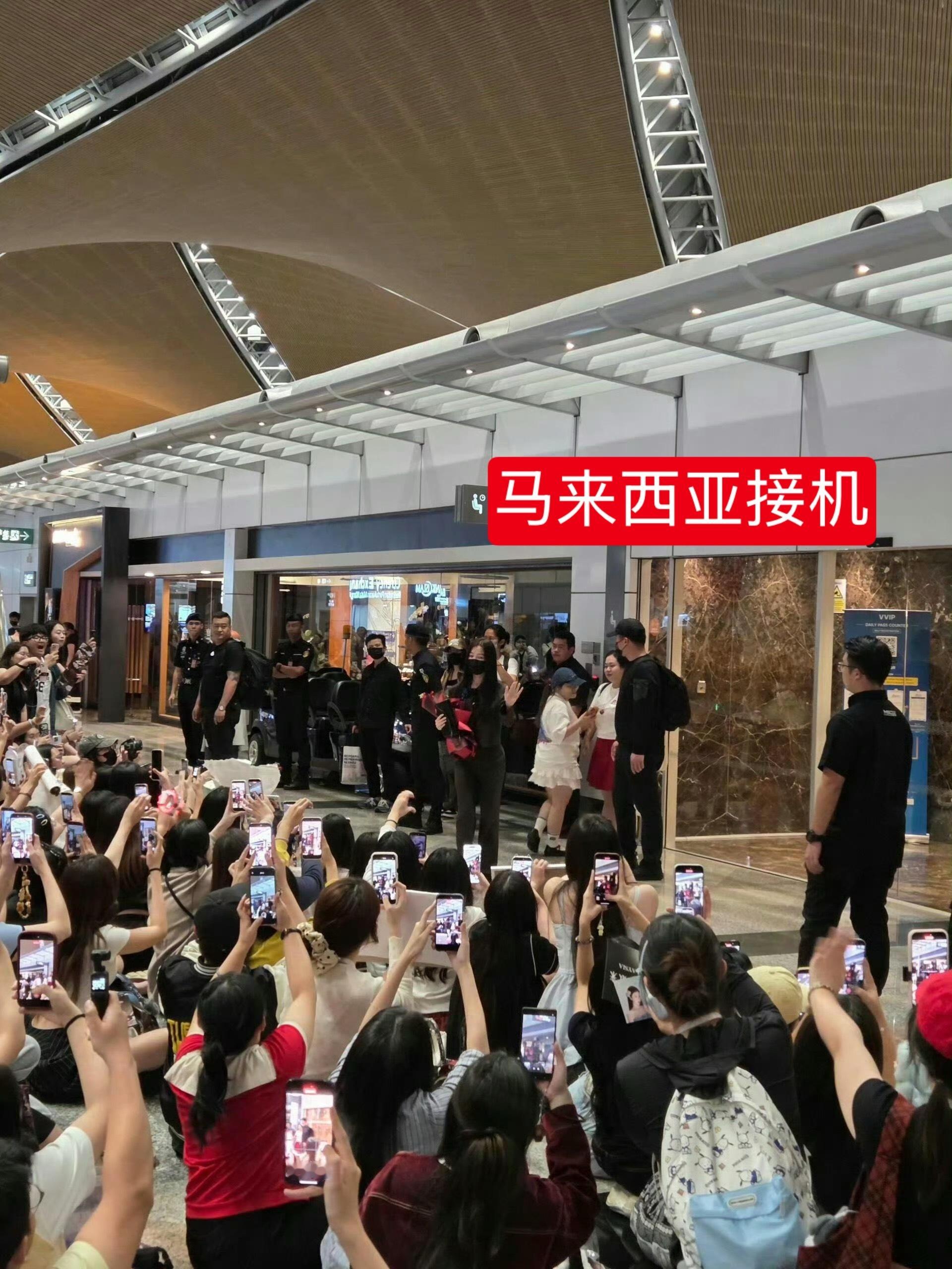 听说有人馋我家女顶线下人头了？