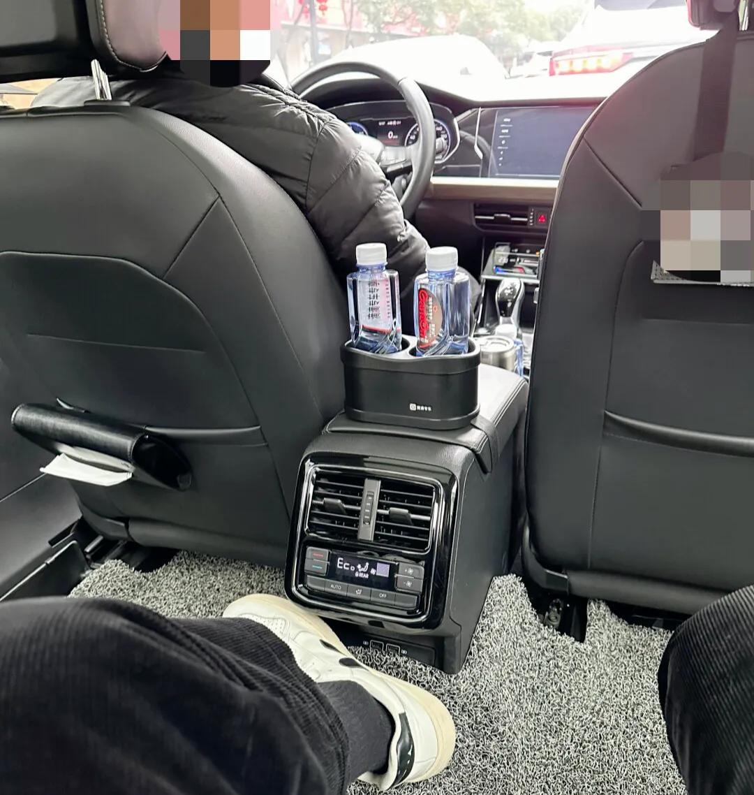 普通人在上海打专车，比没买车的生活更有性价比，上班通勤容易来不及，打快车又受不了
