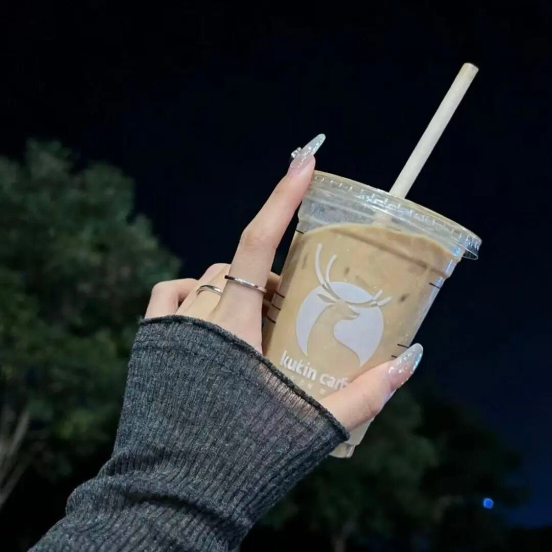 我给了你太多可以和我好好沟通的机会 可你却给了我充分的时间让我考虑这段感情到底值