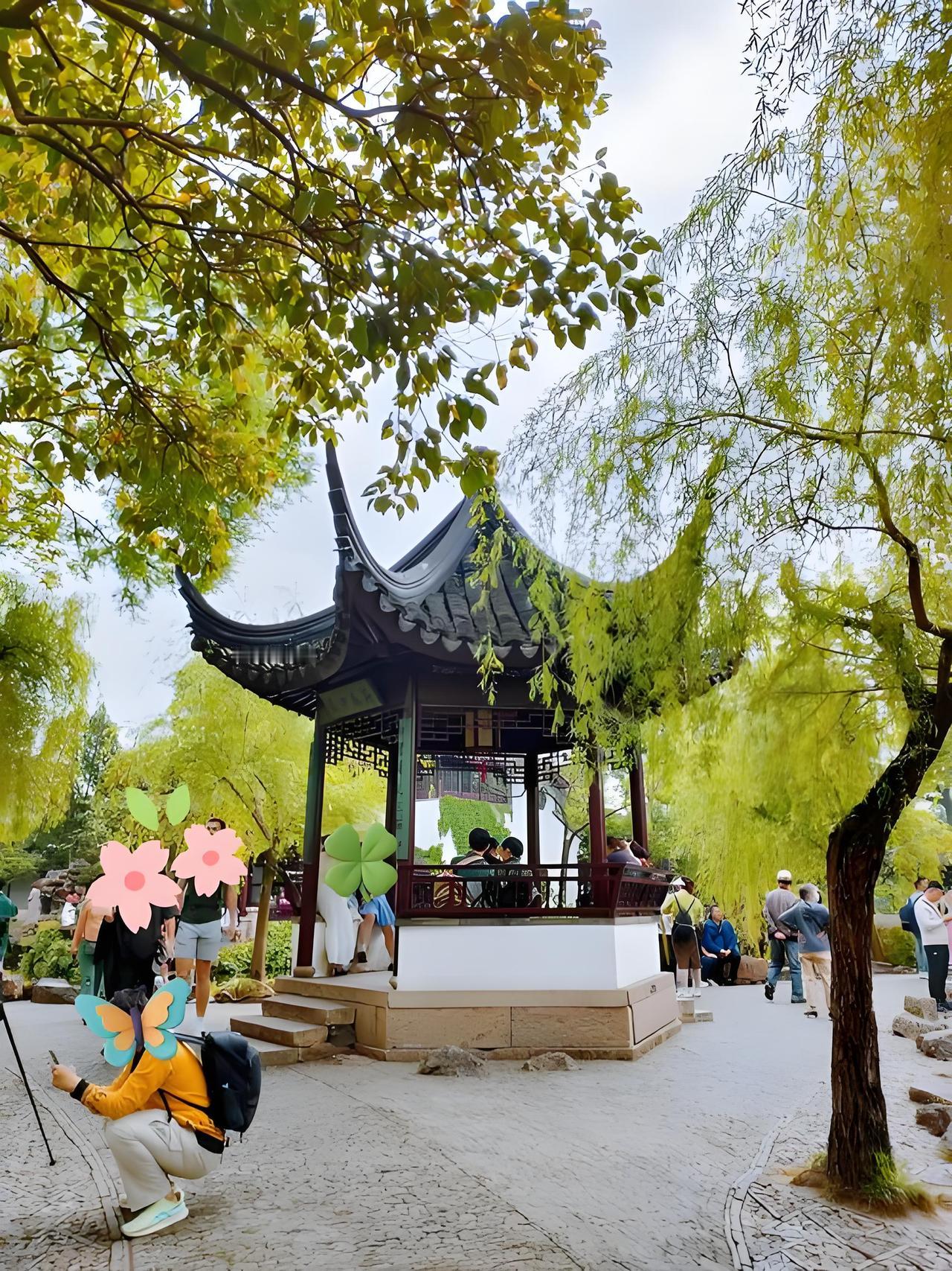 梦中去世老人生活的模样，会是他们在天堂的生活写照吗？
父亲离世已然整整二十年，母