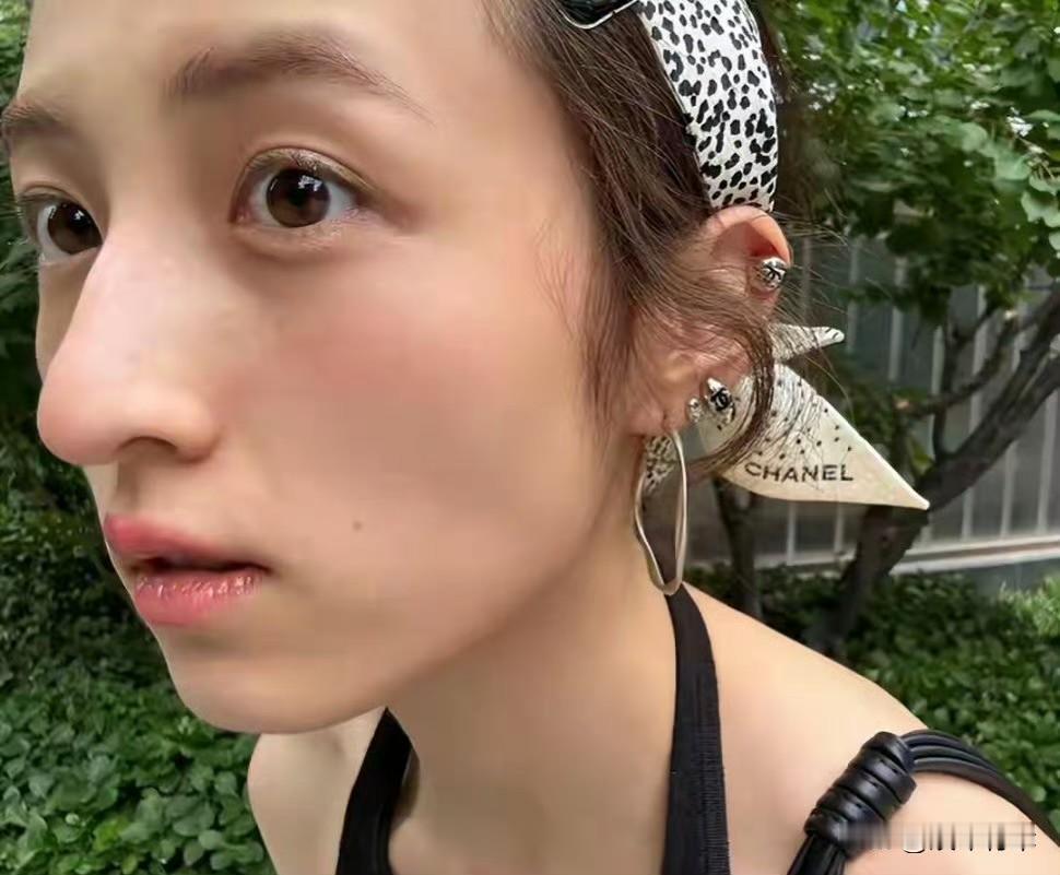 张子枫的清纯人设都是假的？不知道什么时候开始，国民妹妹、国民女儿张子枫的路人缘越