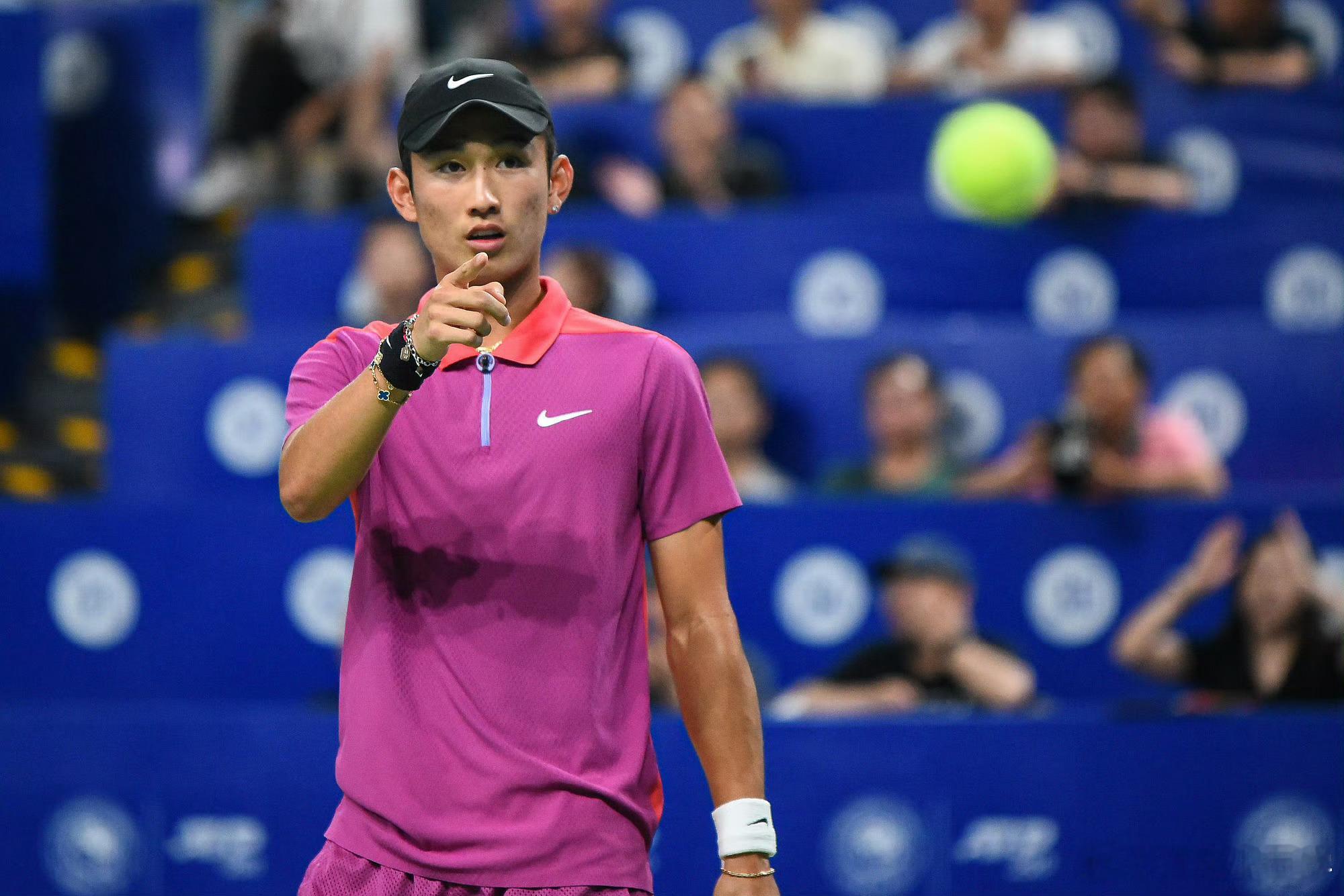 #商竣程夺职业生涯首冠##atp成都公开赛# ，7-6(4)/6-1完胜赛会头号
