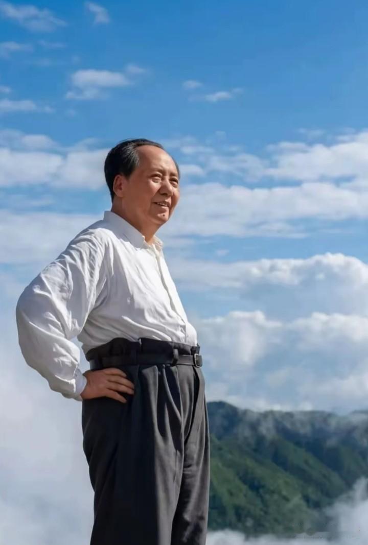 🌤沉稳内敛，厚积深潜！🙏敬爱的毛主席，感念您处世定力，传颂不朽沉淀箴言！静水