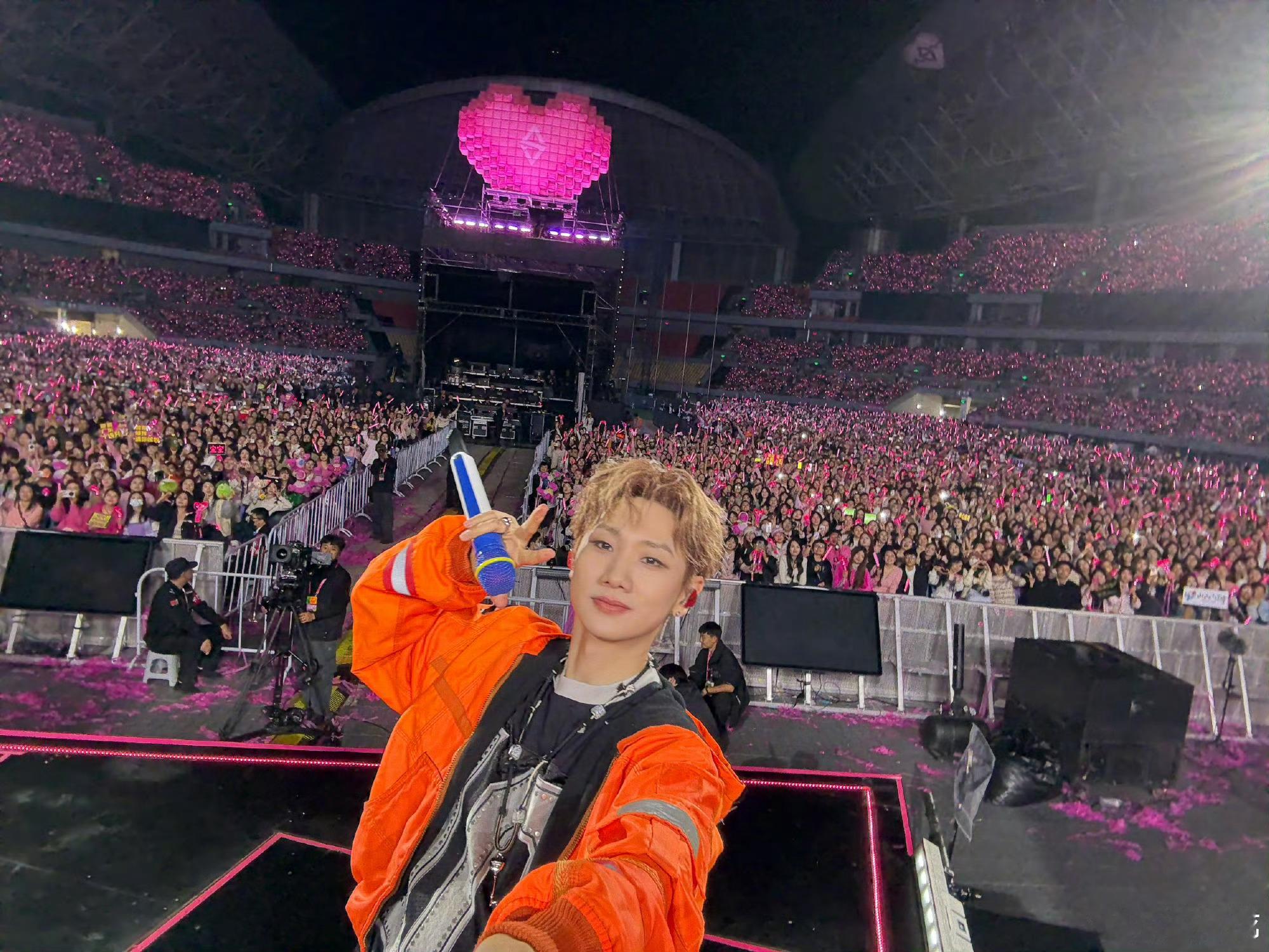 太懂粉丝的心了！不鼓吹全勤，只愿大家快乐追星，这份温柔通透，真的很难不爱！ 