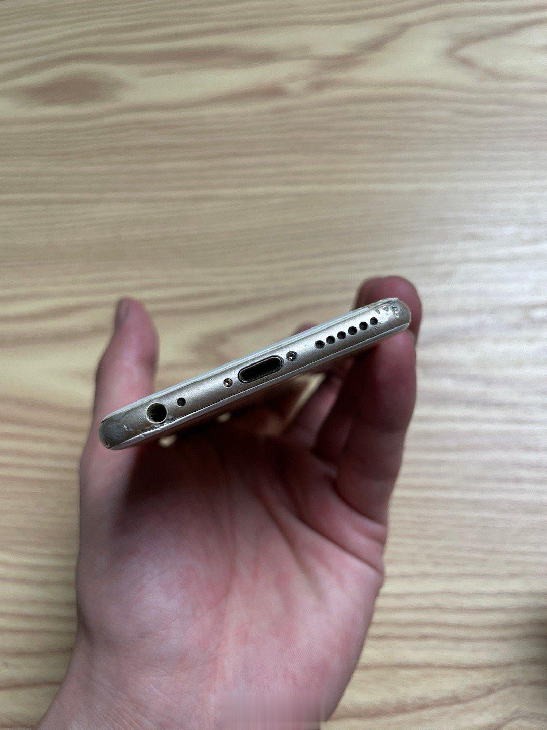 突然想起来 iPhone15换了C口 我不能拿镊子掏充电口里的毛毛了[doge]