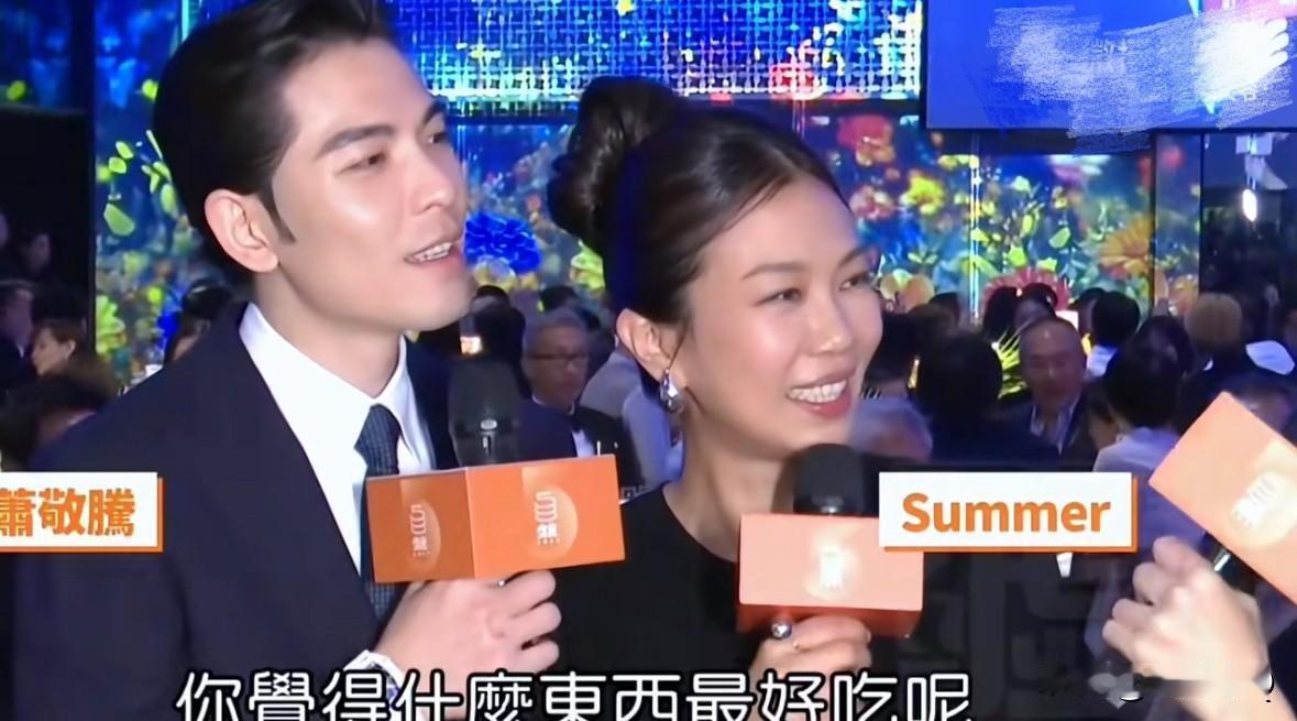 狠狠被萧敬腾喂了顿狗粮。

记者：全世界你觉得什么东西最好吃呢？
萧敬腾：我老婆