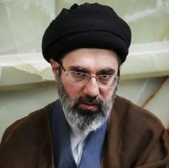 伊朗现在终于明白过来了，自己不管买什么装备都没用，现在的当务之急就是要把美国在自