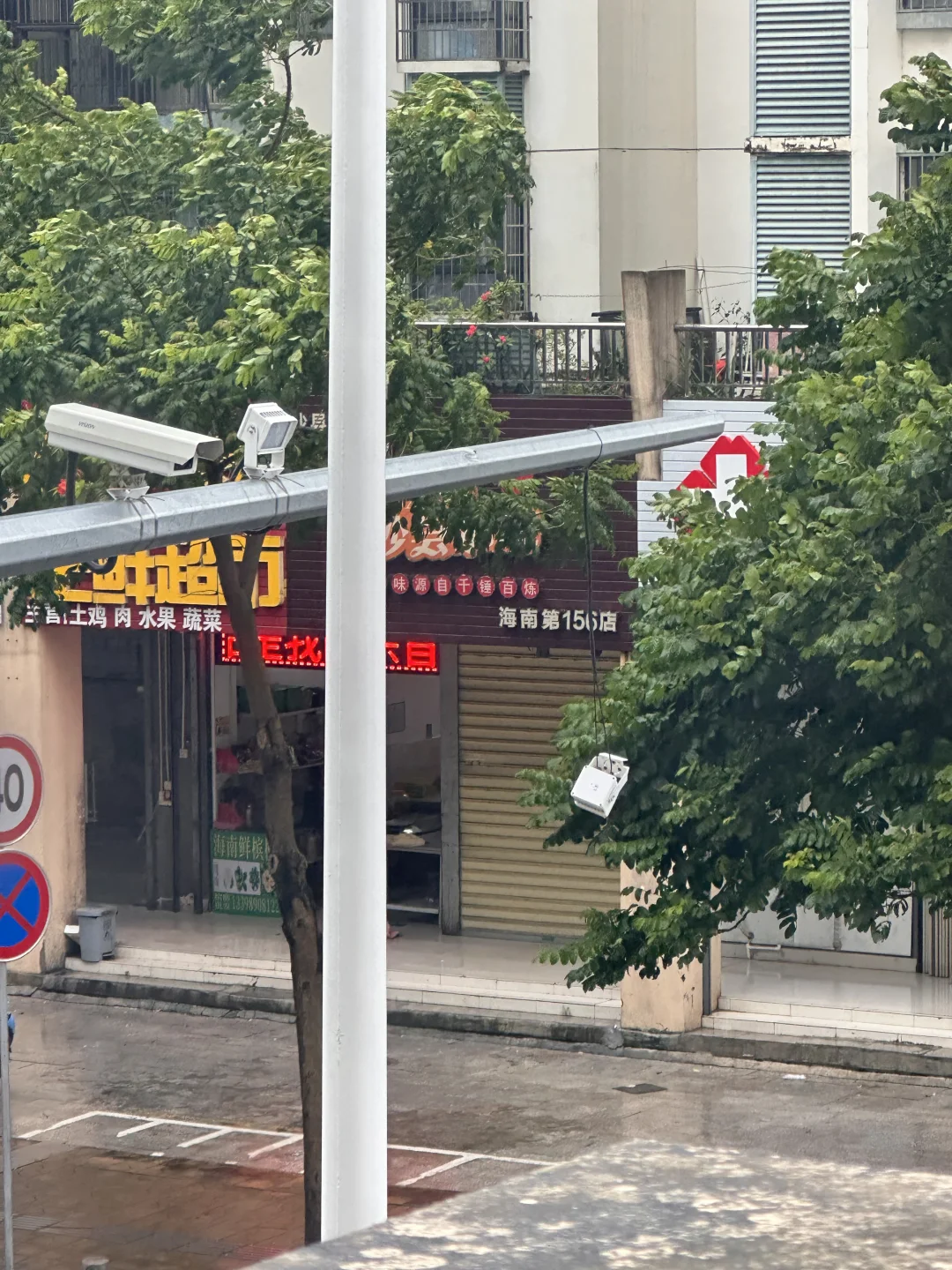 啊？🙂‍↔️这风都把路况摄像头吹掉了？？