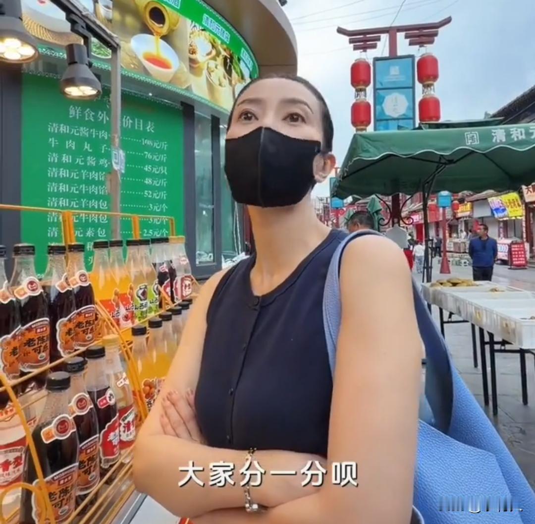 高圆圆现身太原小吃街，品尝太原的碗托。她非常的喜欢吃，一下子吃了54碗碗托。看来