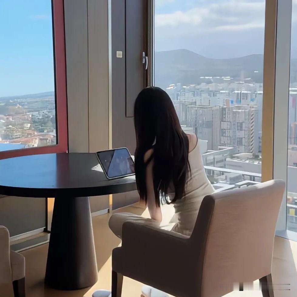 终于我的爱停了

这一次真的结束了，不是我不爱了，是我真的爱不动了

这段缝缝补