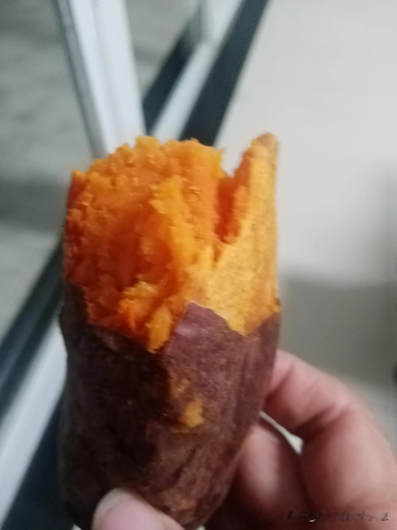 胡吃海喝三天，终于受不住了，年30晚家家户户肯定是一大餐，我们家也是只有一盘青菜