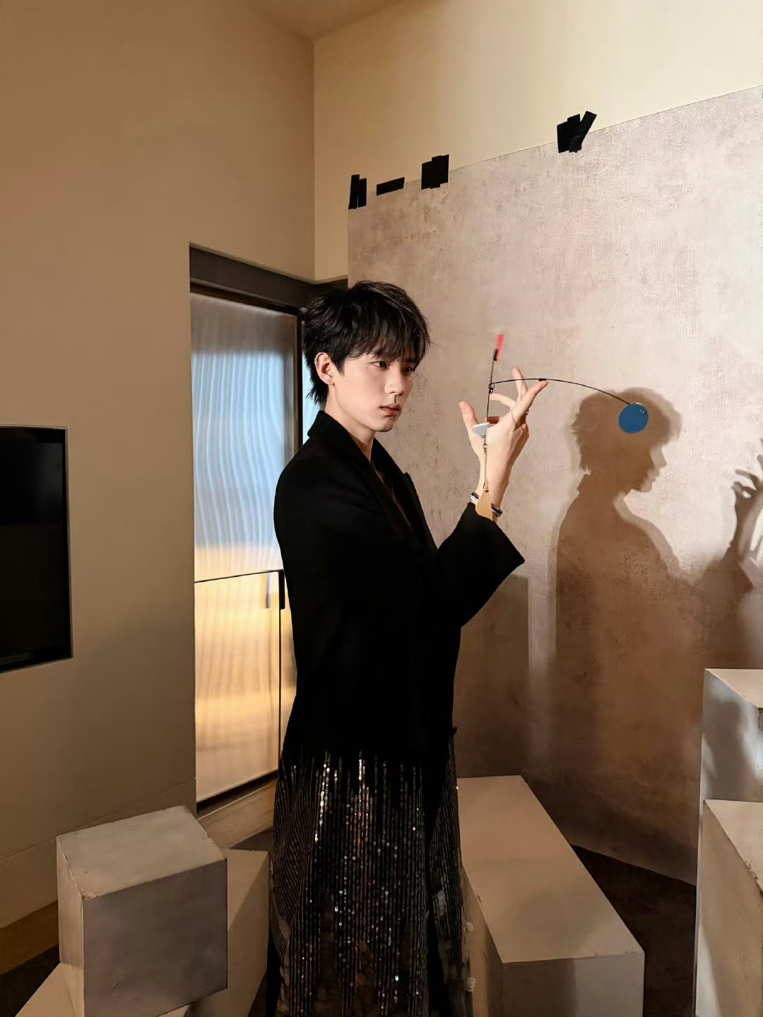 周翊然这个侧脸 这个下颚线！！！真绝了 帅晕了好不好 