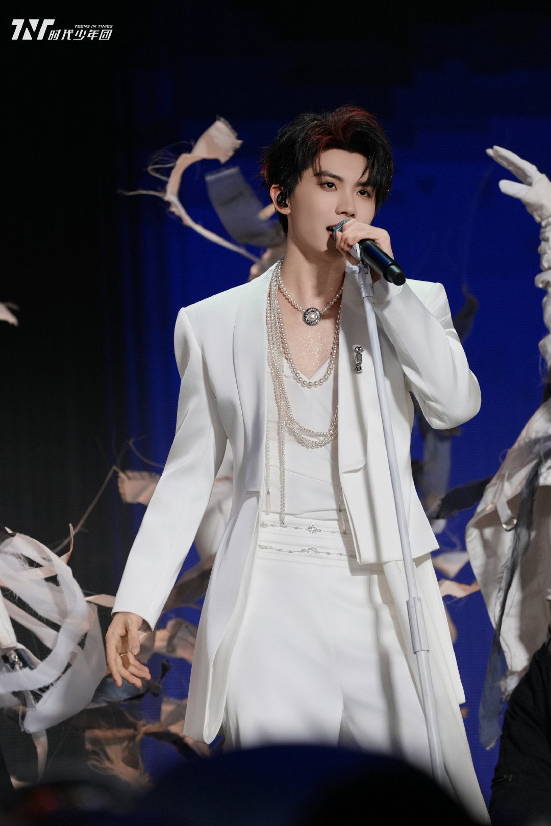 时代少年团 ×「加冠礼」演唱会「冠军」上海站音乐始发，谱写人生旋律🎼时代少年团