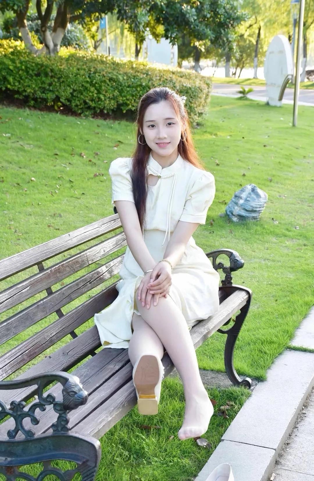 公园自拍每日搭配分享·时尚穿搭 职业装怎么搭配才好看? 分享一下你随手拍下的照片
