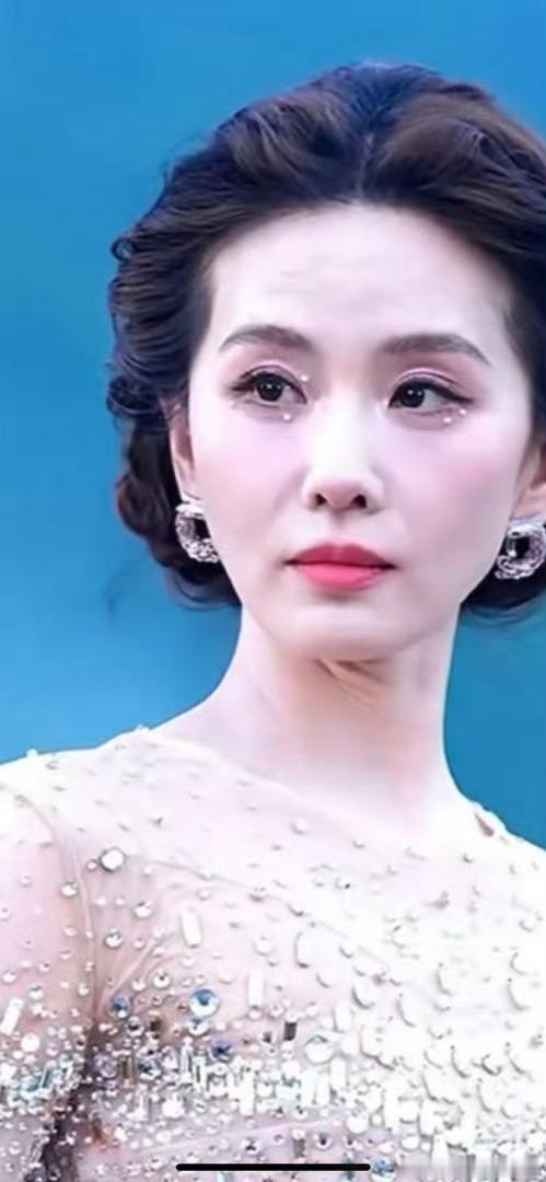 刘诗诗 从此不敢见观音美施真的应该感谢仙…让她蹭了二十年…从一个普女到可以倚老卖