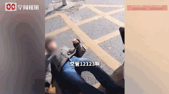 “丢人丢大发了！”11月2日，湖北襄阳，一女子骑着电动车在机动车道上行驶，被交警