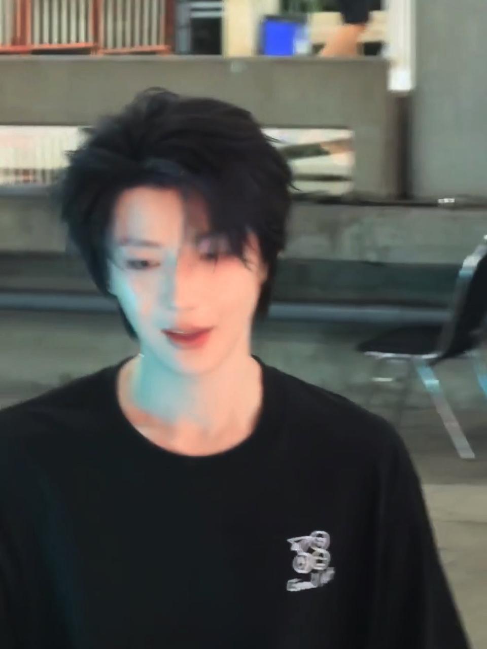 存一个图4月24日曼谷演唱会彩排下班❤️ 