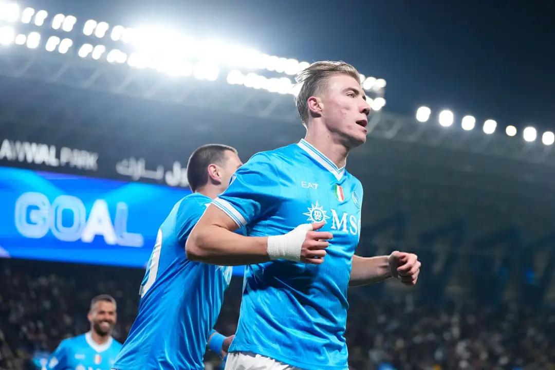 那不勒斯2比0ac米兰那不勒斯2-0AC米兰挺进意超杯决赛 霍伊伦闪耀破门 魔笛