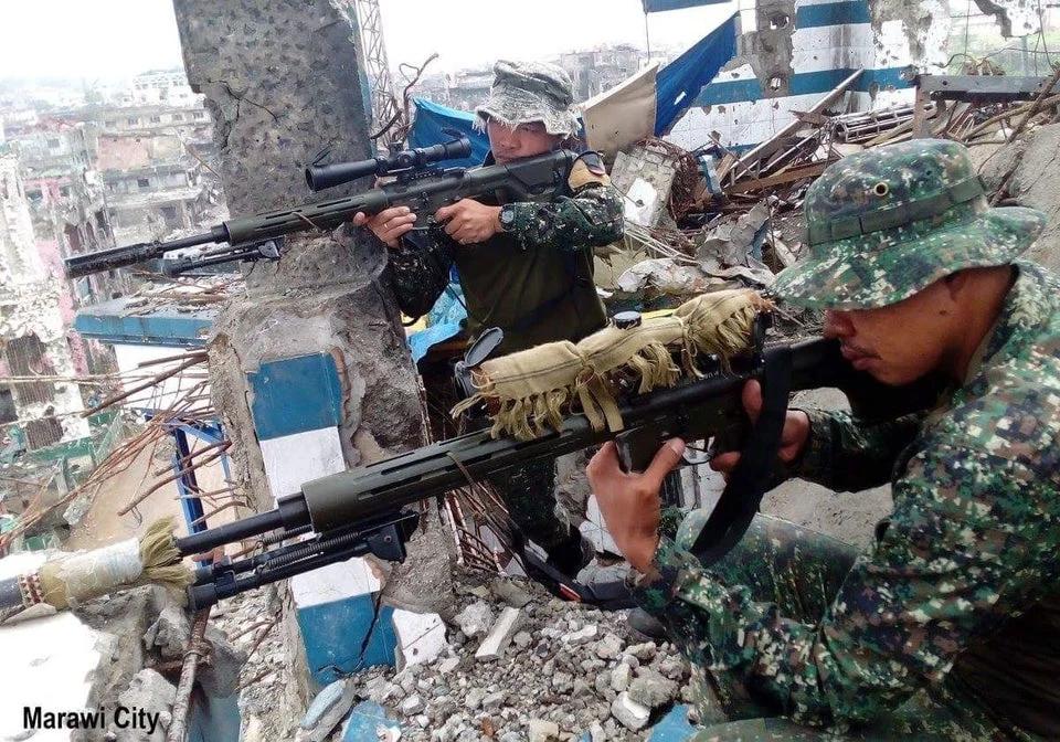 马拉维之战，建筑物顶上的狙击手使用可能是第四代的 MSSR 狙击与 IS 有联系