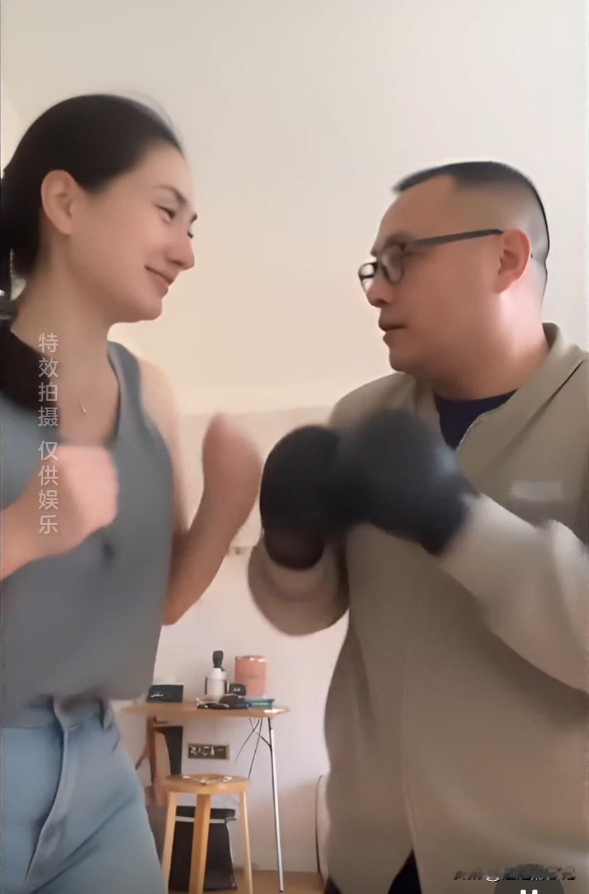 我说“老杨是骗子”，我弟弟说我“你们俩都是骗子，他认为你有钱，你认为他年轻，实际
