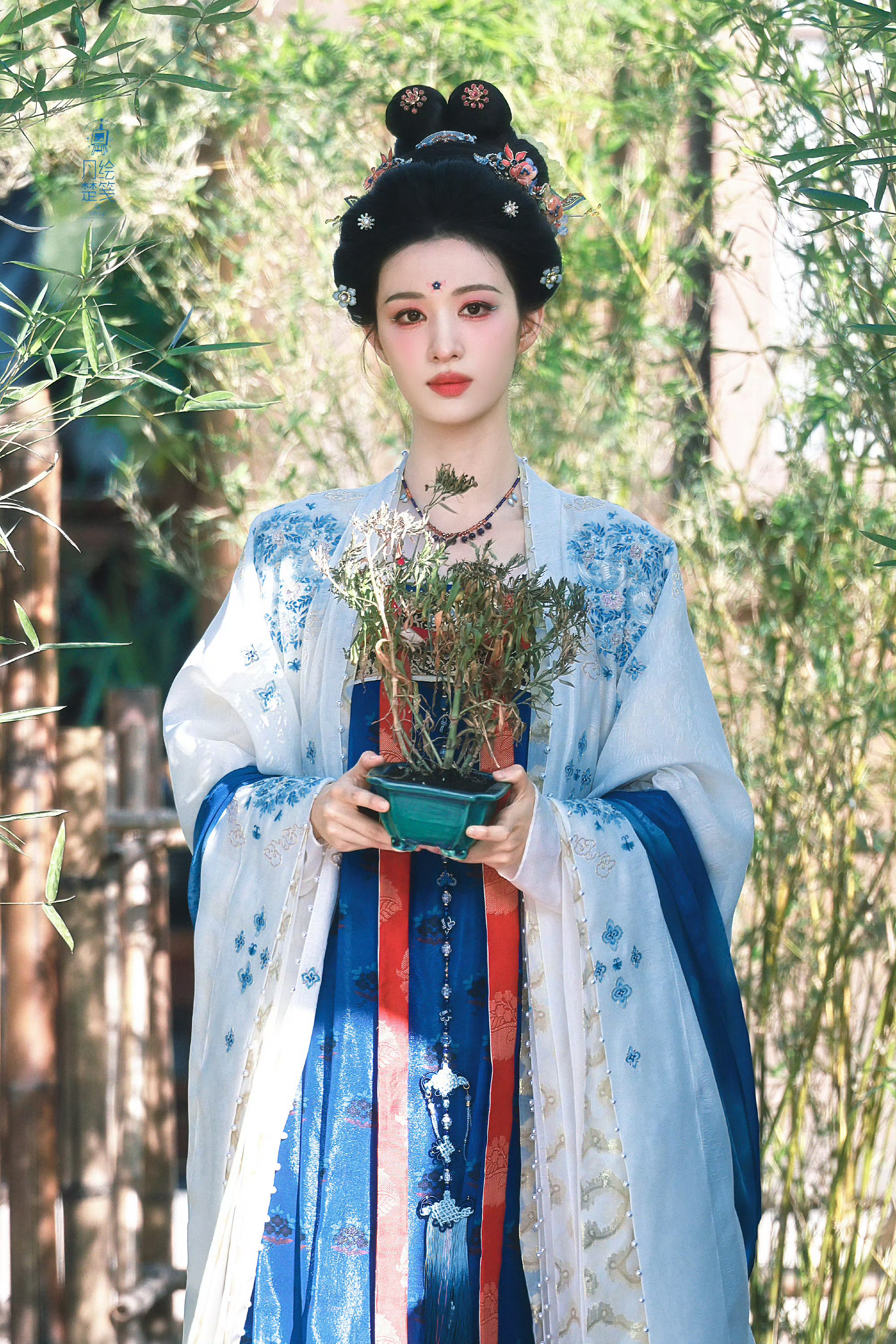 王楚然好适配唐装这几套都很好看 