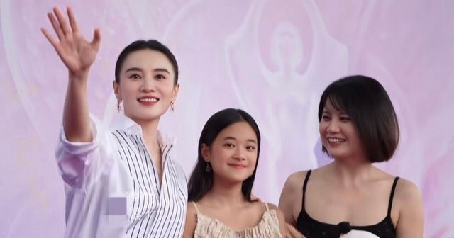 梅婷女儿凭借《好东西》13岁拿到提名，成为百花奖红毯最小黑马！眉眼和妈妈一模一样