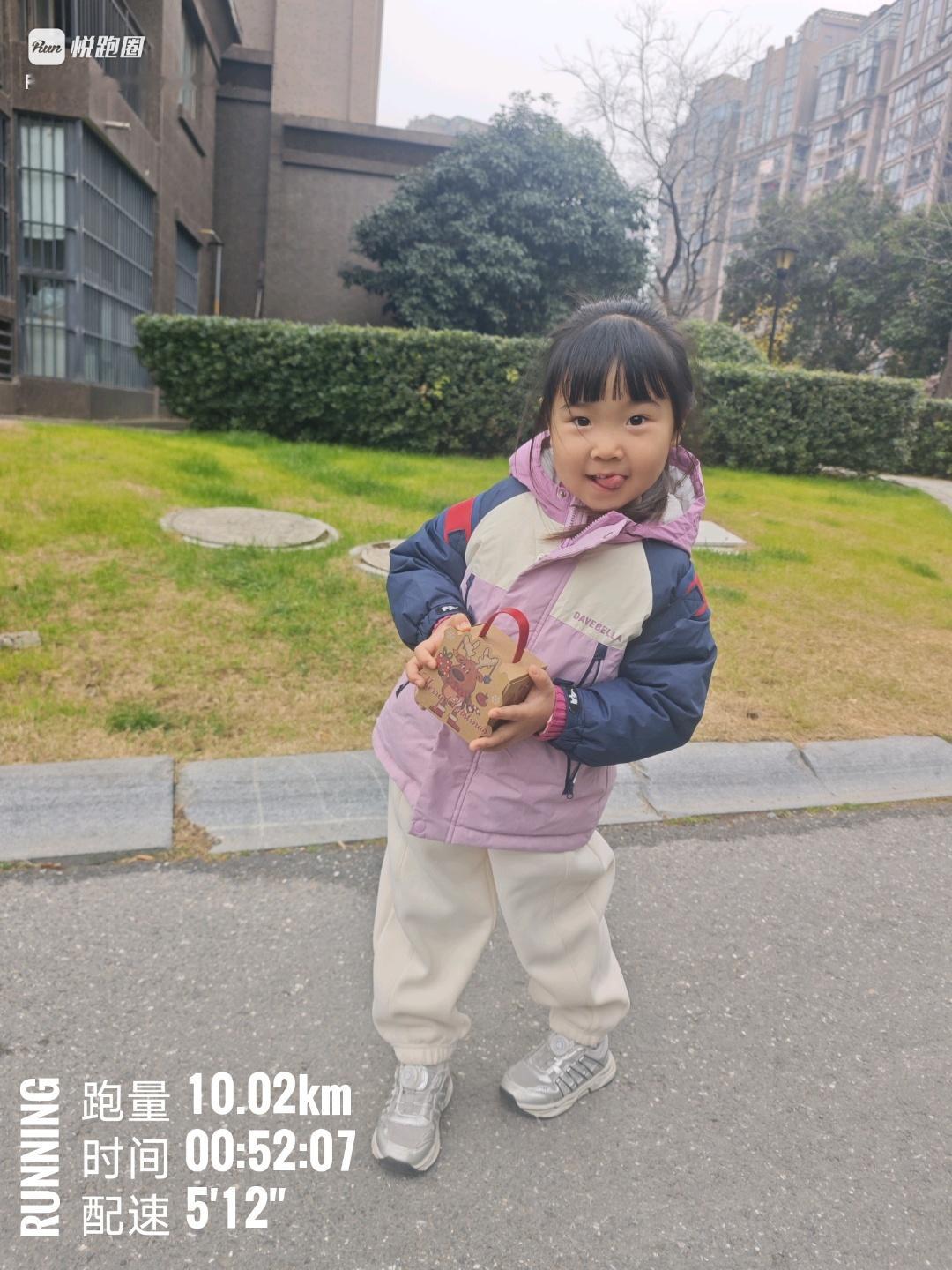 琦妙依 同学们早ﾉ☀不知道三姐今天起床苦不苦反正昨晚学二姐把衣服折整齐准备好了