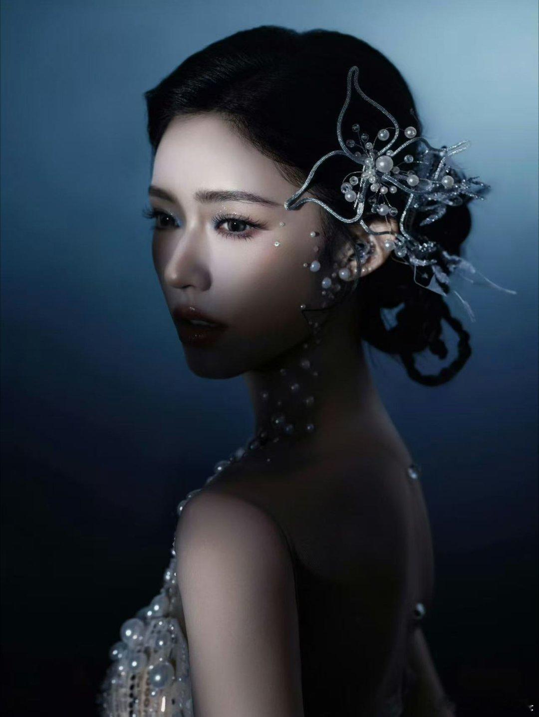 三十岁林允状态96年的林允刚满30，状态好到离谱！少女感拉满，胶原蛋白满满，眼睛