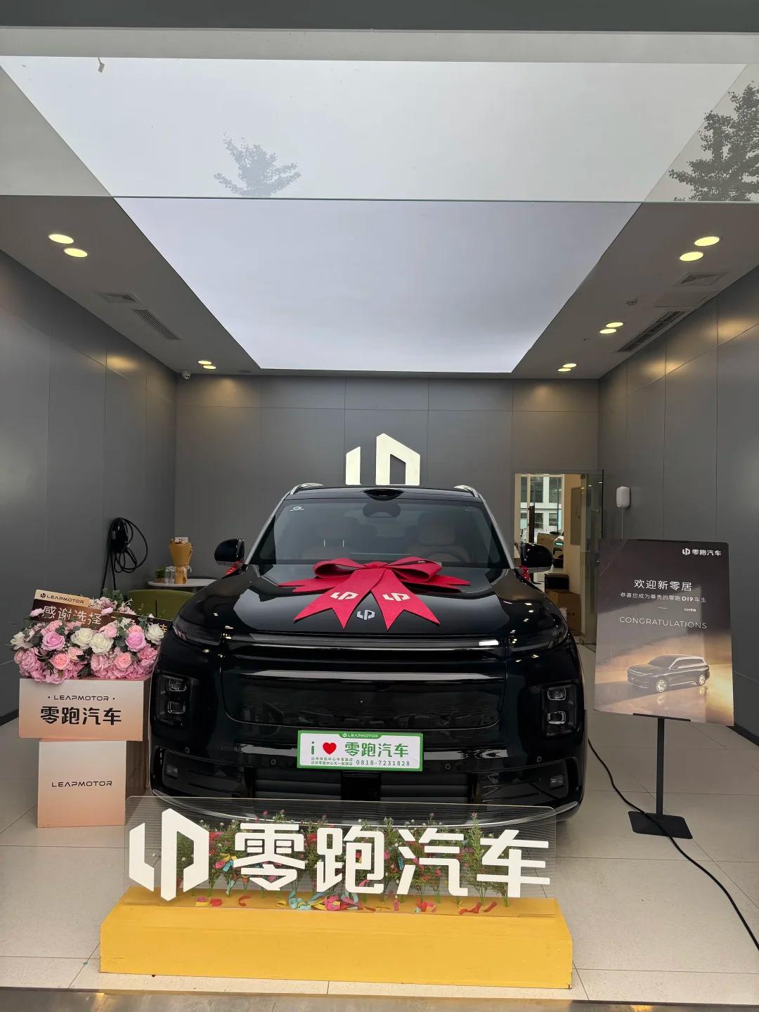 父母帮忙带娃3年，我想买大六座SUV车让他们坐得舒服
我爸妈从老家过来帮我带孩子