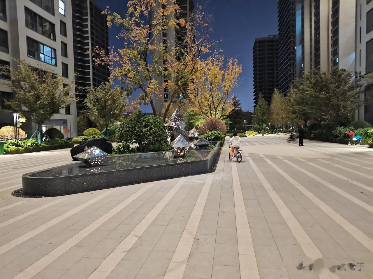 现如今的学校也成了污垢之地！[吐血][吐血][吐血][吐血][吐血]我们区里要进