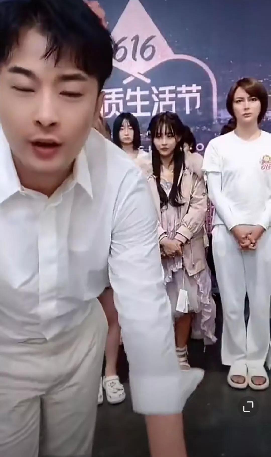 辛巴又发狂了
喊话首富张一鸣： 
资本操控舆论，别让我抓到你的证据 
还光脚不怕