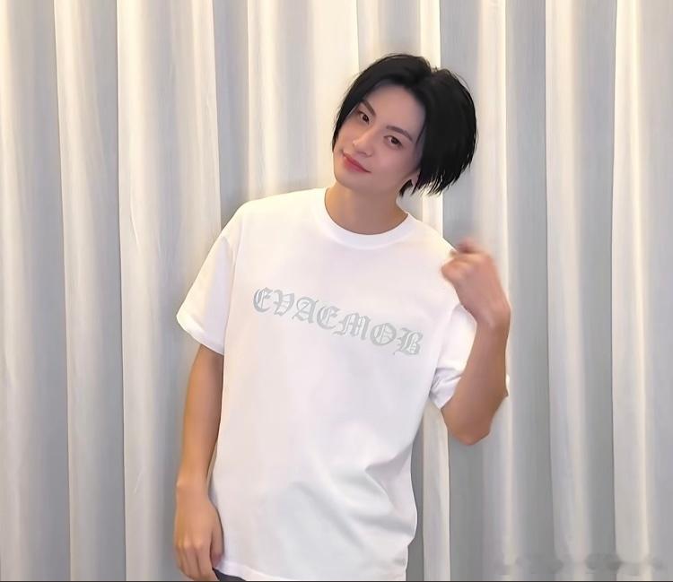 怎么感觉有点呆呆的 是因为小蘑菇头吗🫪 