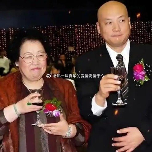 迟重瑞为陈丽华光头36年一沫真挚的情话迟重瑞为陈丽华光头36年！一沫真挚的情话