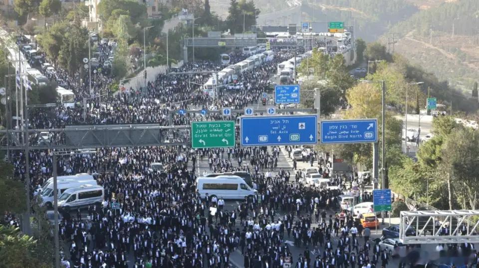 以色列要求正统派服兵役，引发逾20万人抗议。 ​​​